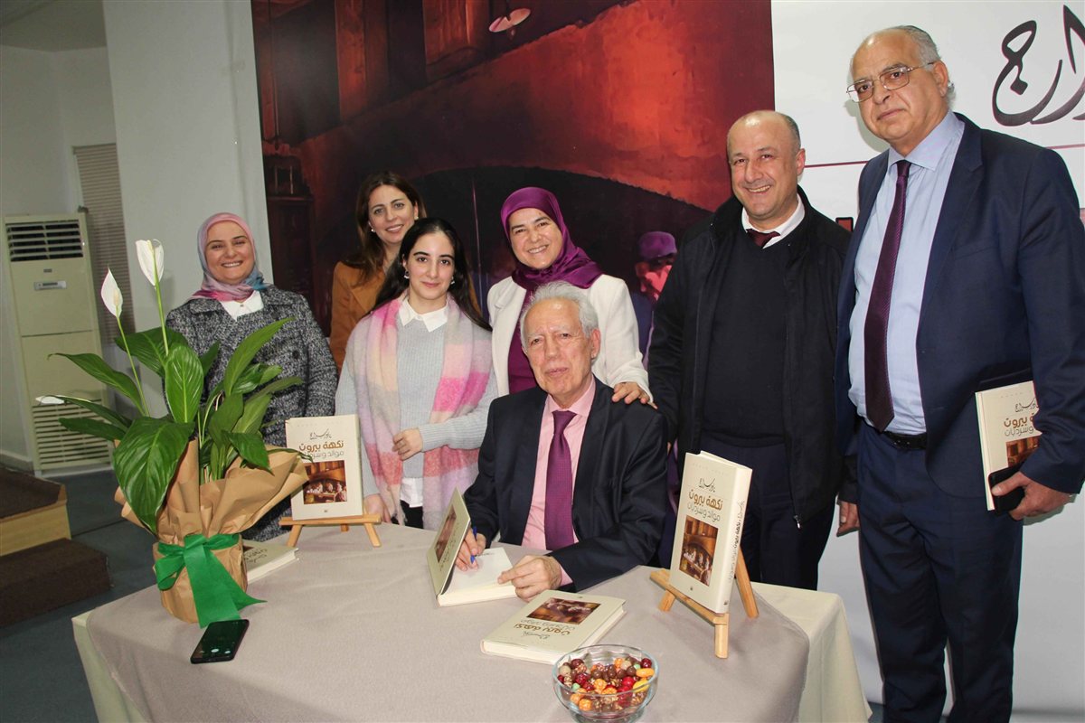 ثانوية السفير تحتفل بتكريم اللساني الألمعي نادر سراج