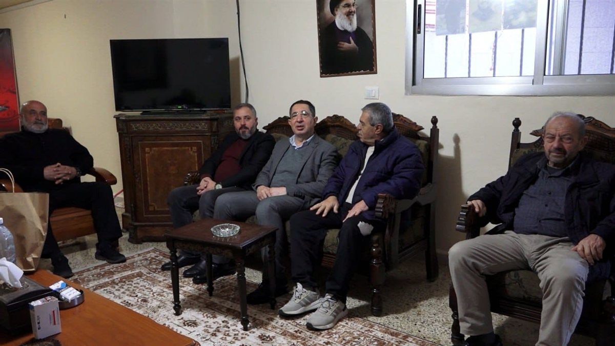 الحاج حسن من منازل عوائل الأسرى: إرادتهم قوية والضغط مستمر لتحرير الأسرى رغم تعنت العدو ..