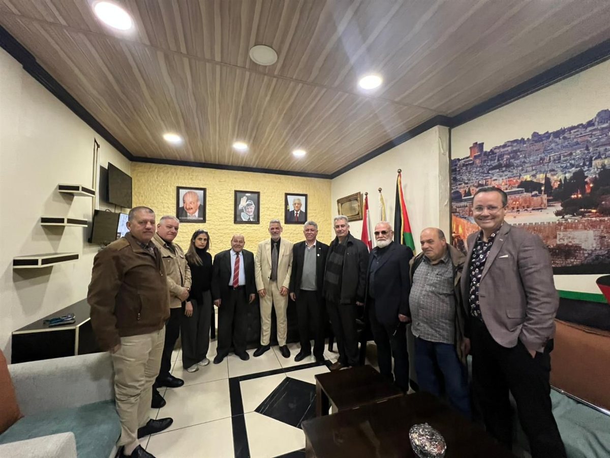 وفد نقابات عمال فلسطين يزور مستشفى الهمشري