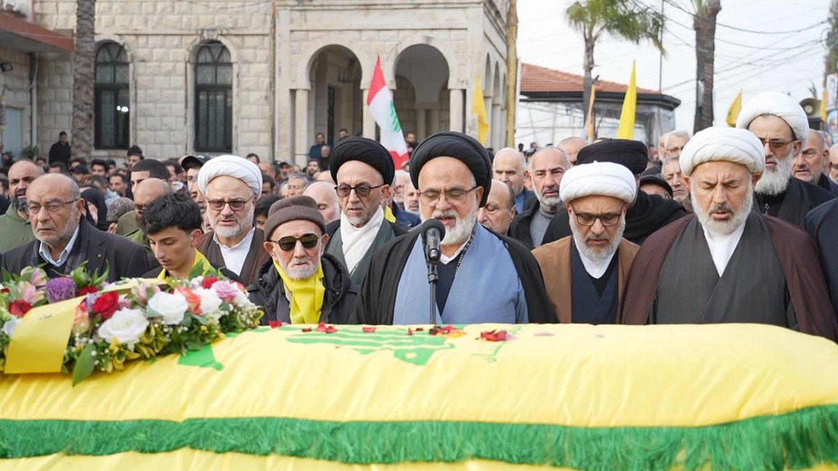 حزب الله وأهالي عبا شيعوا الشهيد علي داود عميص