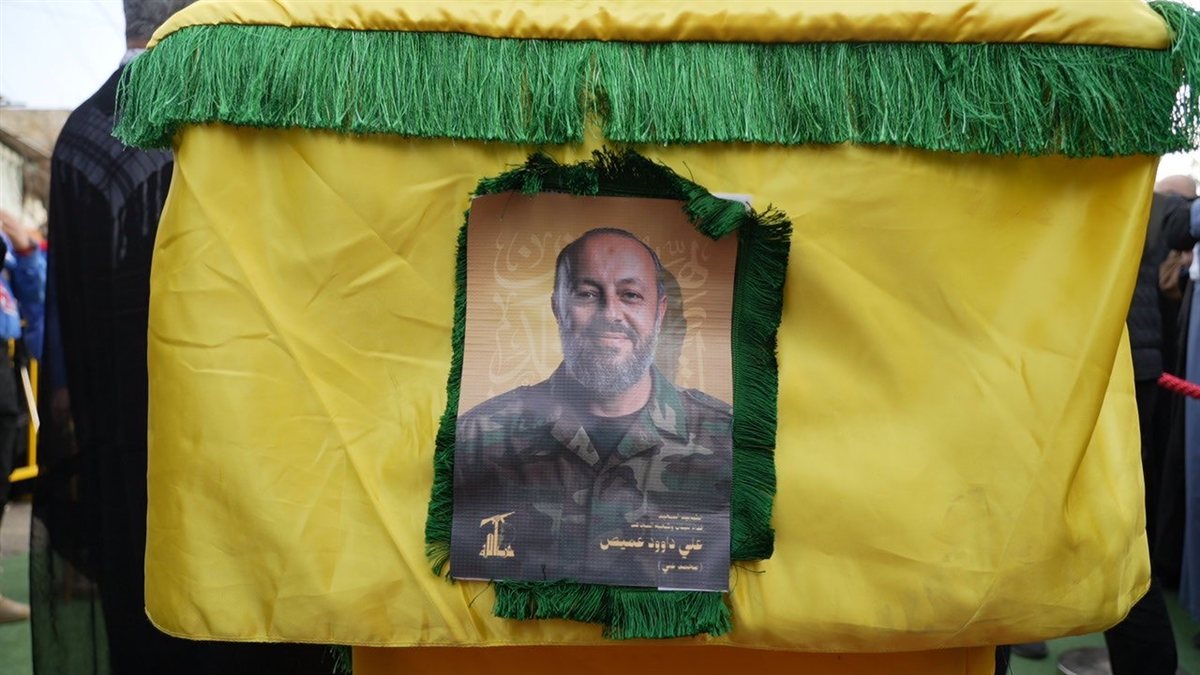 حزب الله وأهالي عبا شيعوا الشهيد علي داود عميص