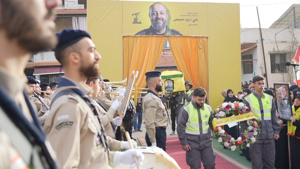 حزب الله وأهالي عبا شيعوا الشهيد علي داود عميص