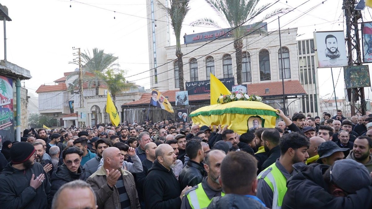 حزب الله وأهالي عبا شيعوا الشهيد علي داود عميص