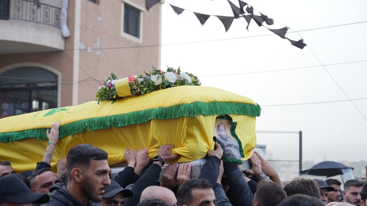 حزب الله وأهالي عبا شيعوا الشهيد علي داود عميص