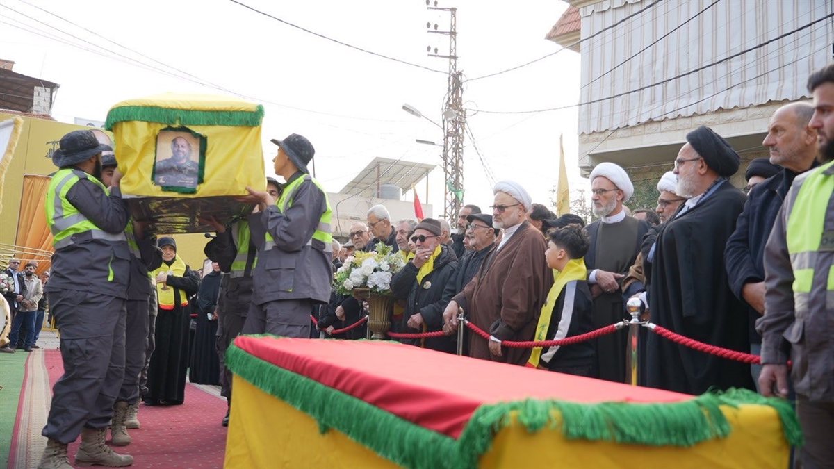 حزب الله وأهالي عبا شيعوا الشهيد علي داود عميص