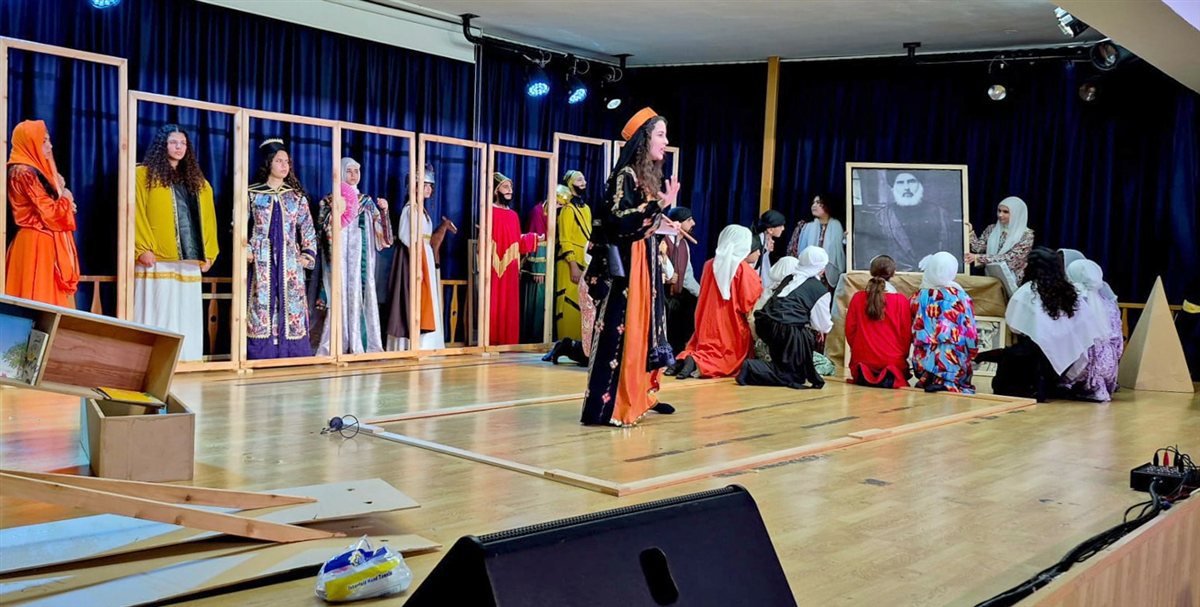  مين الحكم؟ مسرحية تربوية لثانوية السفير برسالة إنسانية