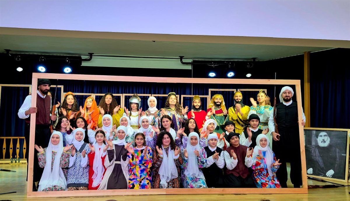  مين الحكم؟ مسرحية تربوية لثانوية السفير برسالة إنسانية