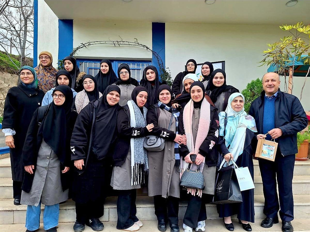  مين الحكم؟ مسرحية تربوية لثانوية السفير برسالة إنسانية