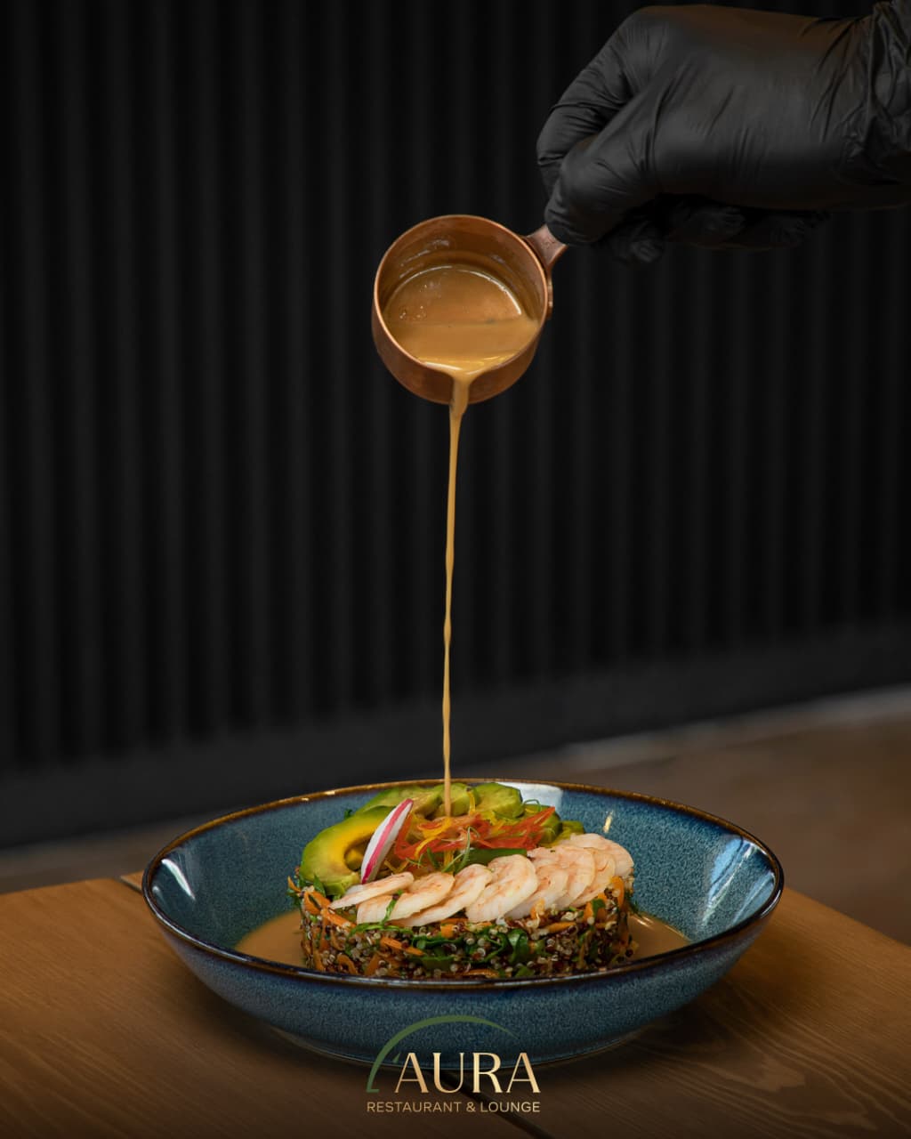 عند AURA RESTAURANT LOUNGE .. الذوق الأجواء والمتعة كلها بمكان واحد