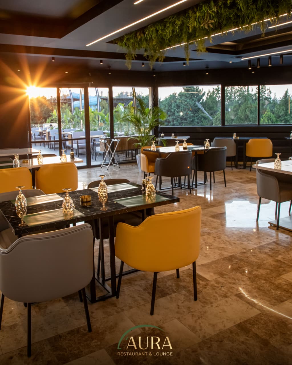 عند AURA RESTAURANT LOUNGE .. الذوق الأجواء والمتعة كلها بمكان واحد