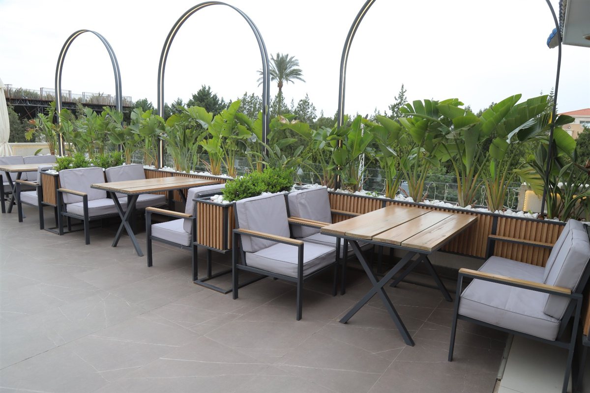 عند AURA RESTAURANT LOUNGE .. الذوق الأجواء والمتعة كلها بمكان واحد