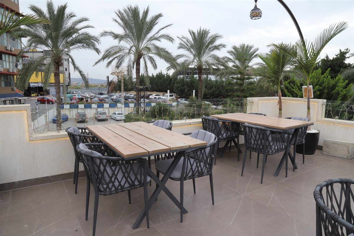 عند AURA RESTAURANT LOUNGE .. الذوق الأجواء والمتعة كلها بمكان واحد