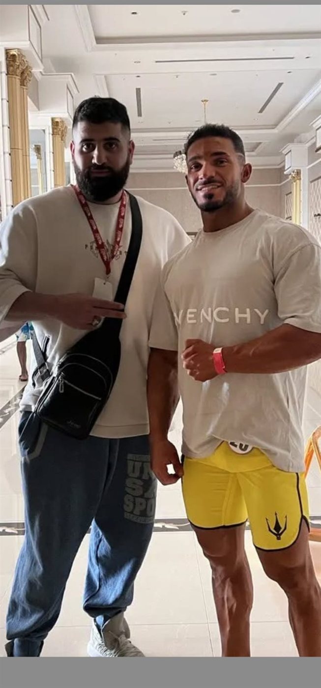 إبن الكفور الجنوبية حسن سعد يتوج بطلا للعالم في كمال الأجسام ويحصد كرت الاحتراف