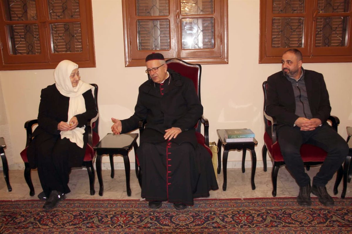 بهية الحريري تمثل سعد الحريري في قداس مار مارون وتهنئ الرئيس عون والبطريرك الراعي