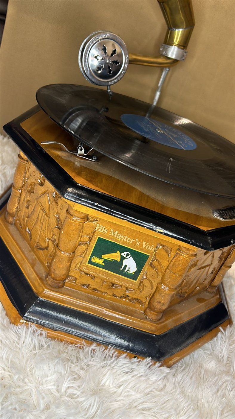 مزاد بيت جدودنا: بيع أنتيكا، مسابح، فضيات، تحف