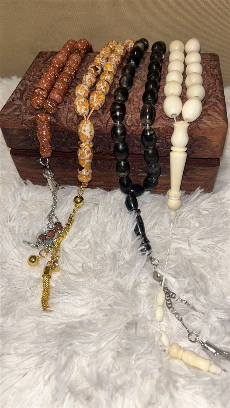 مزاد بيت جدودنا: بيع أنتيكا، مسابح، فضيات، تحف