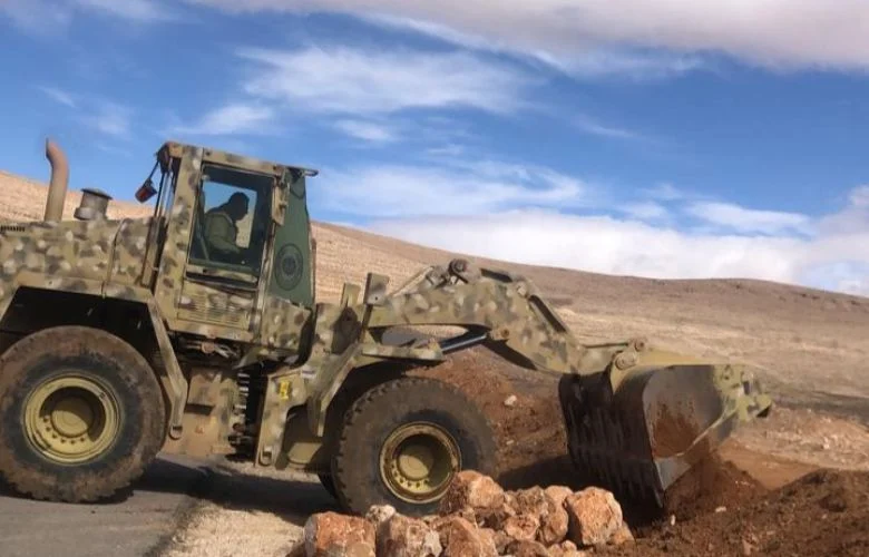 بالصور: الجيش يغلق معابر غير شرعية في البقاع الشمالي