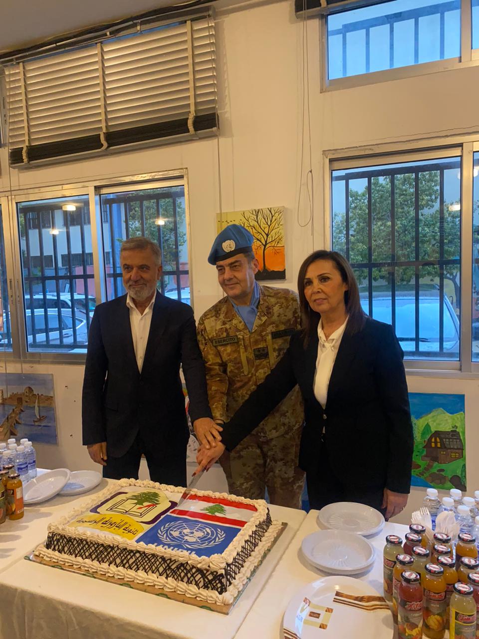 قائد قوات اليونيفيل في جنوب لبنان الجنرال Diodato Abagnara زار ثانوية البازورية الرسمية