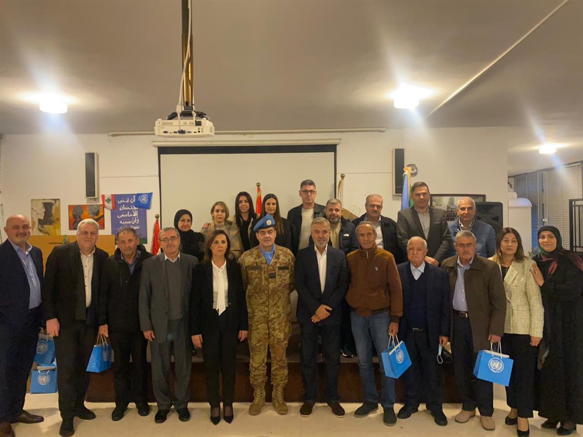 قائد قوات اليونيفيل في جنوب لبنان الجنرال Diodato Abagnara زار ثانوية البازورية الرسمية