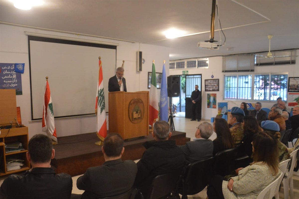 قائد قوات اليونيفيل في جنوب لبنان الجنرال Diodato Abagnara زار ثانوية البازورية الرسمية