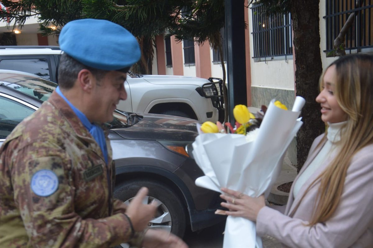 قائد قوات اليونيفيل في جنوب لبنان الجنرال Diodato Abagnara زار ثانوية البازورية الرسمية