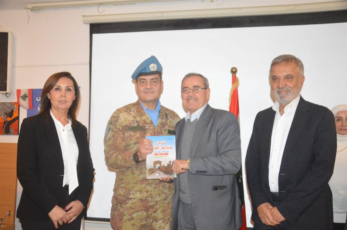 قائد قوات اليونيفيل في جنوب لبنان الجنرال Diodato Abagnara زار ثانوية البازورية الرسمية