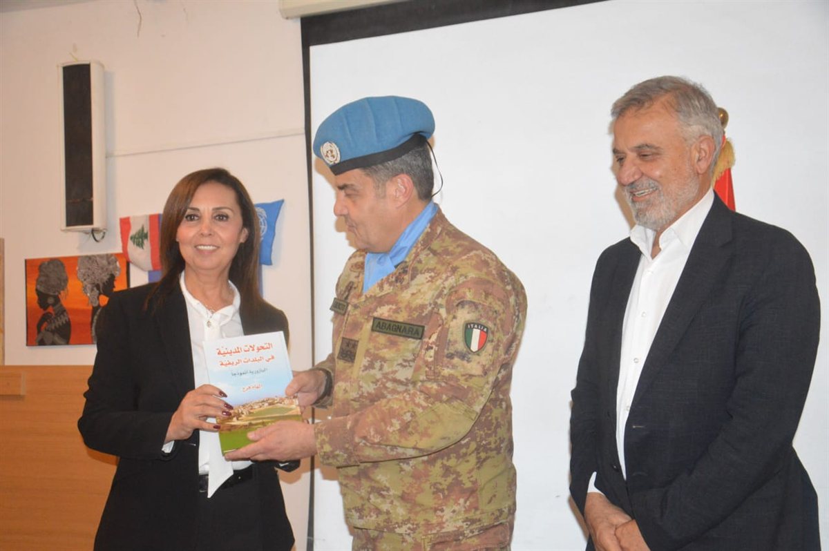 قائد قوات اليونيفيل في جنوب لبنان الجنرال Diodato Abagnara زار ثانوية البازورية الرسمية