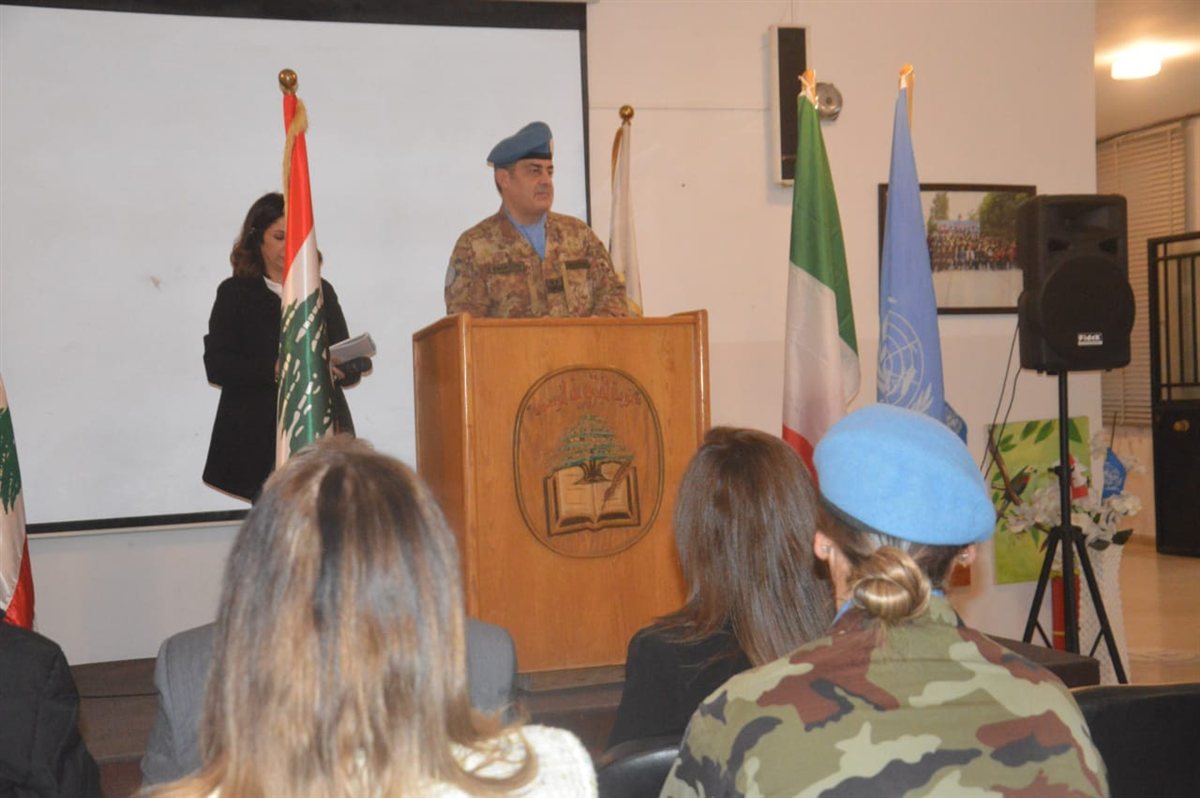 قائد قوات اليونيفيل في جنوب لبنان الجنرال Diodato Abagnara زار ثانوية البازورية الرسمية