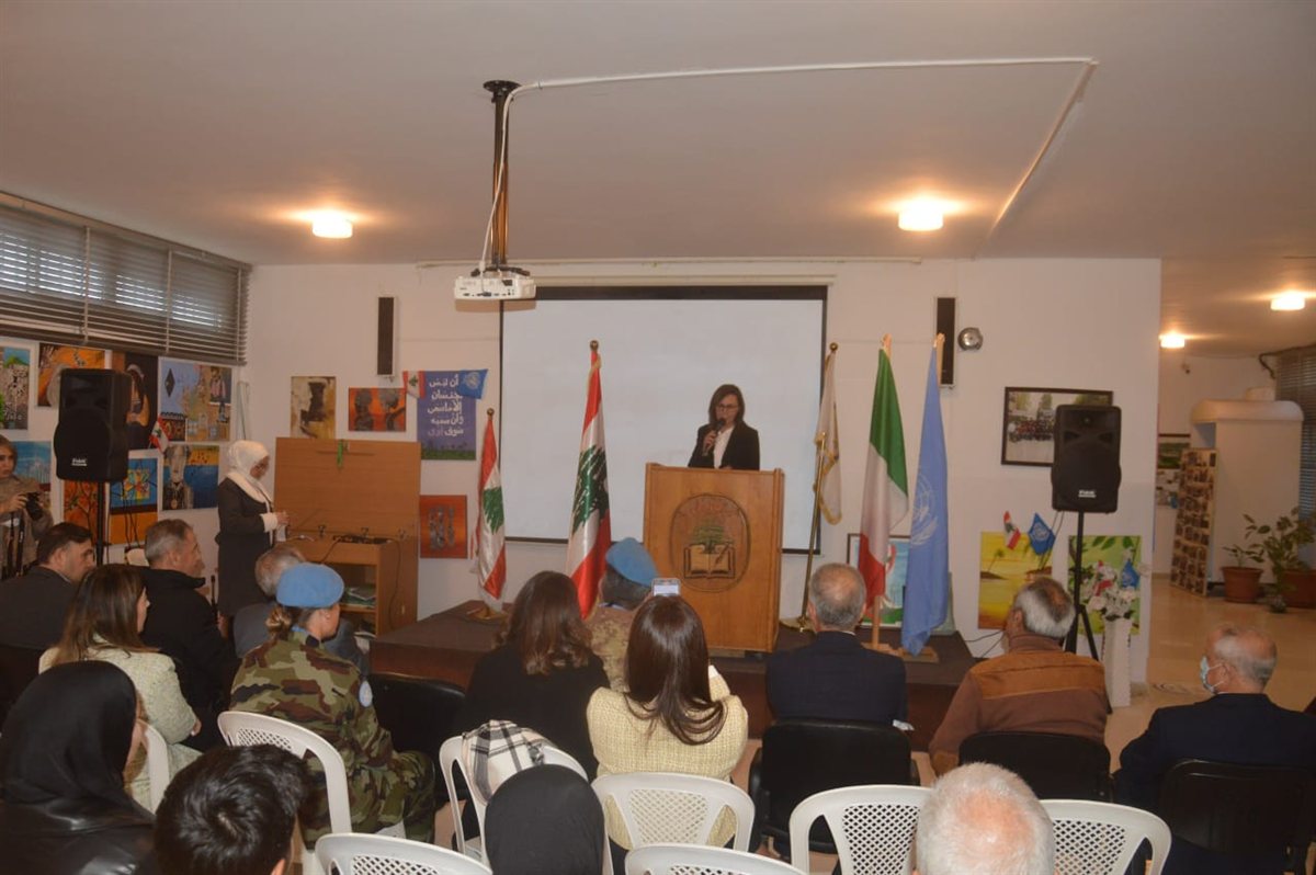 قائد قوات اليونيفيل في جنوب لبنان الجنرال Diodato Abagnara زار ثانوية البازورية الرسمية