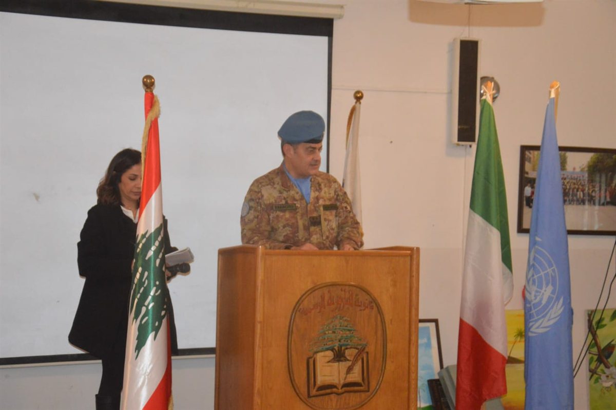 قائد قوات اليونيفيل في جنوب لبنان الجنرال Diodato Abagnara زار ثانوية البازورية الرسمية