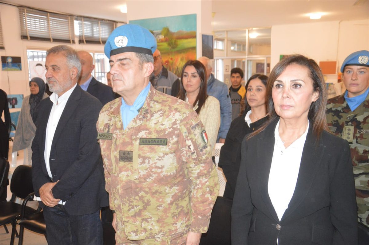 قائد قوات اليونيفيل في جنوب لبنان الجنرال Diodato Abagnara زار ثانوية البازورية الرسمية