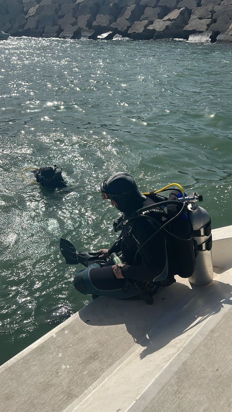 غرق مركب صيد في مرفأ الأوزاعي واستمرار عمليات البحث عن مفقود