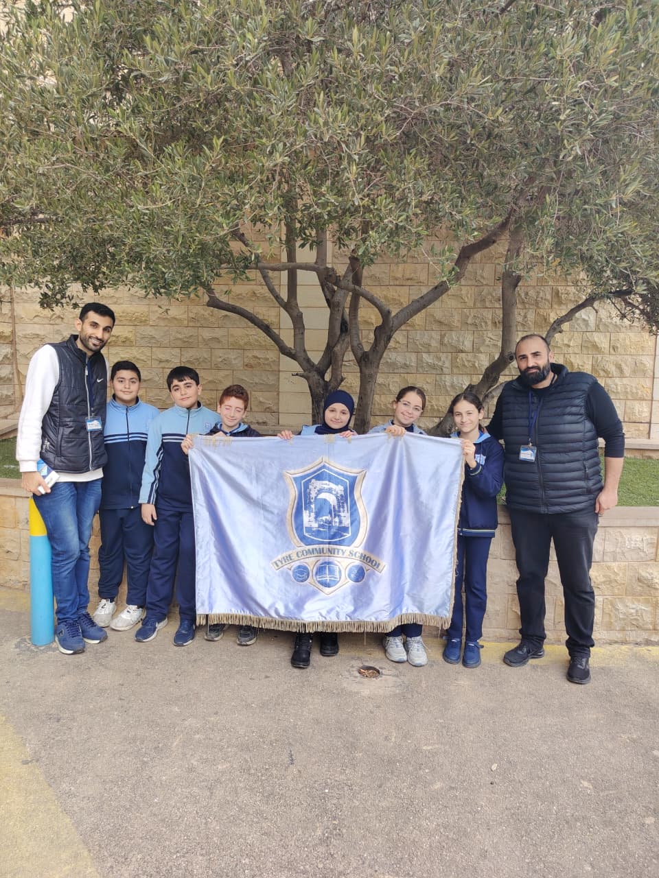 طلاب مدرسة صور الدولية TCS يوزعون الحلوى بمناسبة حلول شهر رمضان المبارك