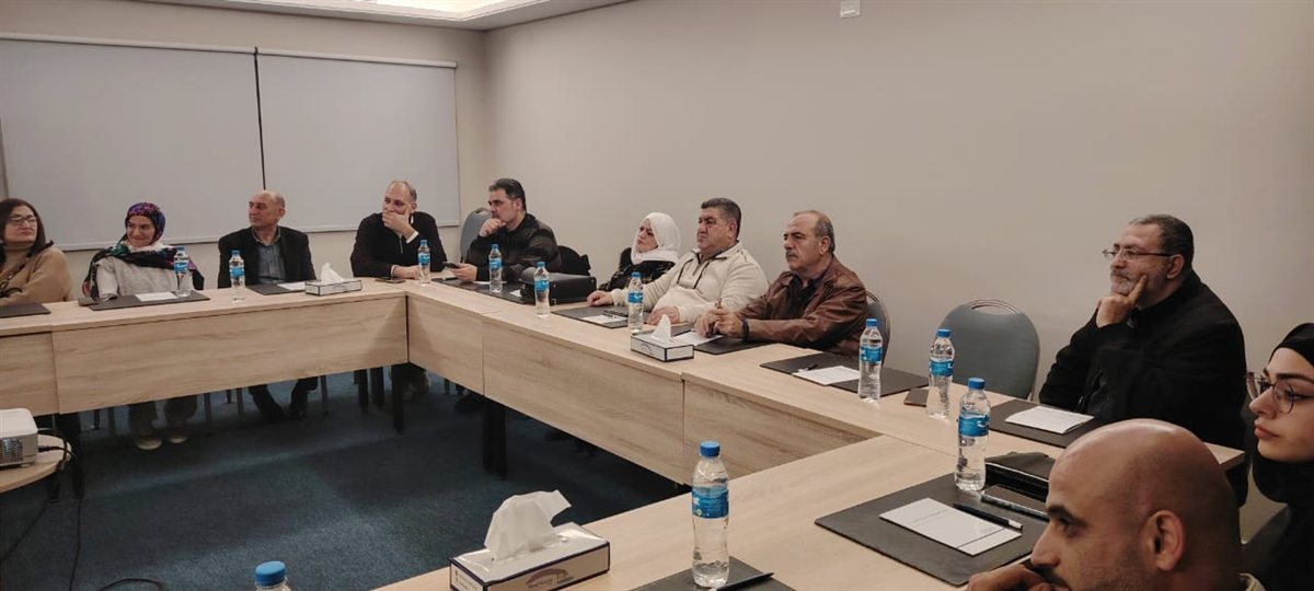 محاضرة علمية قيمة للدكتور جعفر عباس في مدينة صور