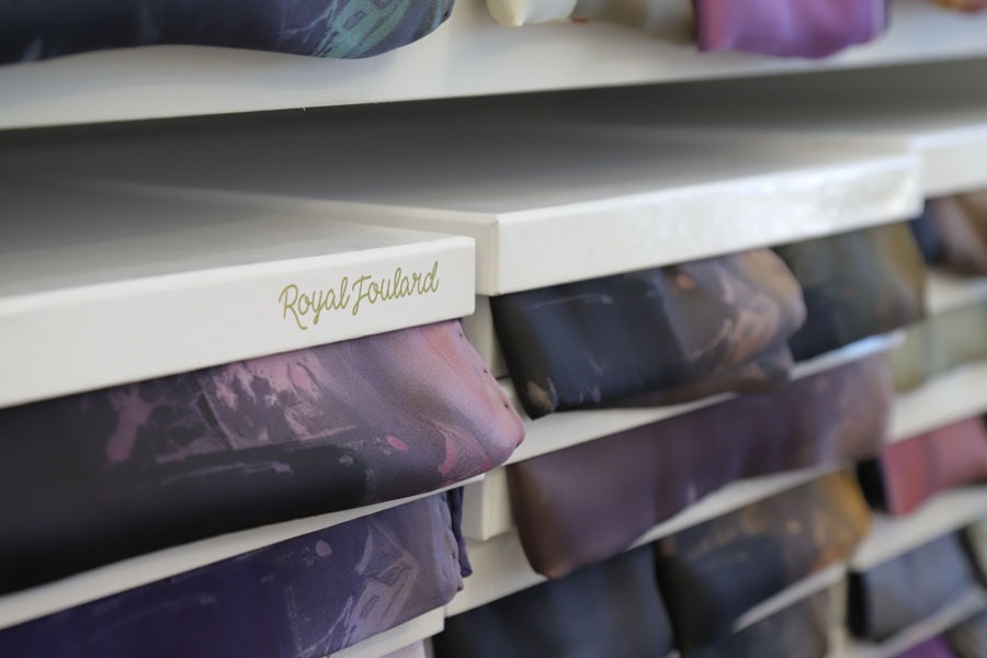 بعد اكثر من 25 سنة خبرة بالاشارب والمنديل بسوق الجملة.. رويال فولارد صار بالحوش