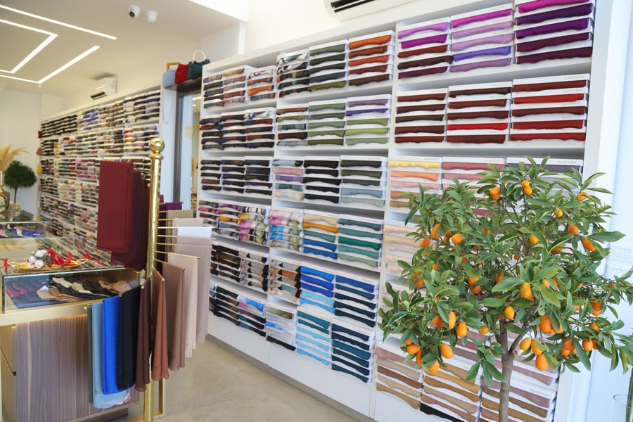 بعد اكثر من 25 سنة خبرة بالاشارب والمنديل بسوق الجملة.. رويال فولارد صار بالحوش