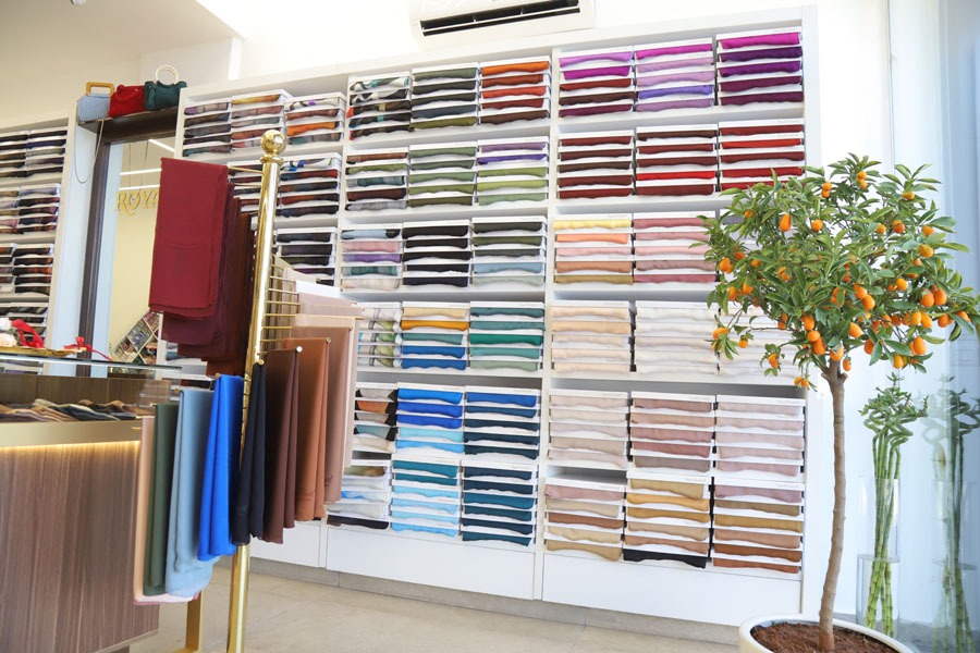 بعد اكثر من 25 سنة خبرة بالاشارب والمنديل بسوق الجملة.. رويال فولارد صار بالحوش