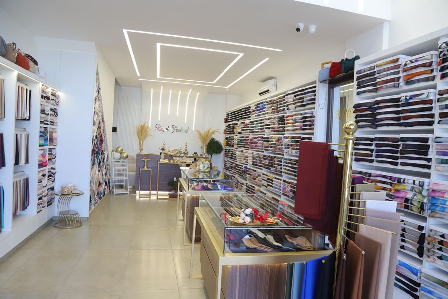 بعد اكثر من 25 سنة خبرة بالاشارب والمنديل بسوق الجملة.. رويال فولارد صار بالحوش