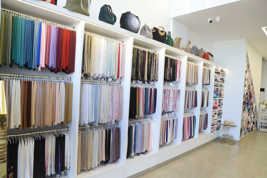 بعد اكثر من 25 سنة خبرة بالاشارب والمنديل بسوق الجملة.. رويال فولارد صار بالحوش