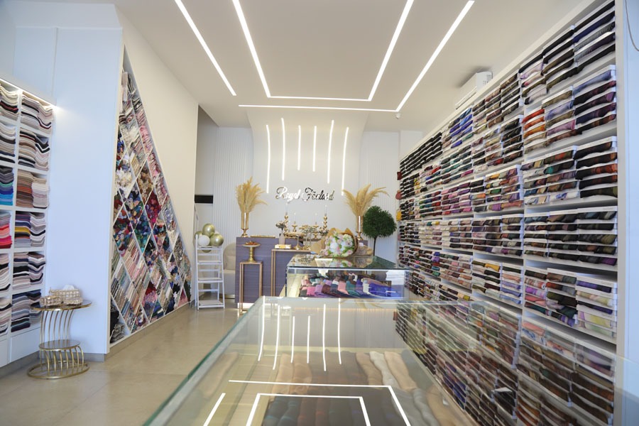 بعد اكثر من 25 سنة خبرة بالاشارب والمنديل بسوق الجملة.. رويال فولارد صار بالحوش