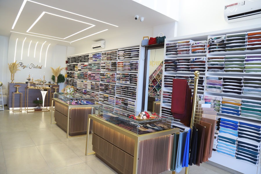 بعد اكثر من 25 سنة خبرة بالاشارب والمنديل بسوق الجملة.. رويال فولارد صار بالحوش