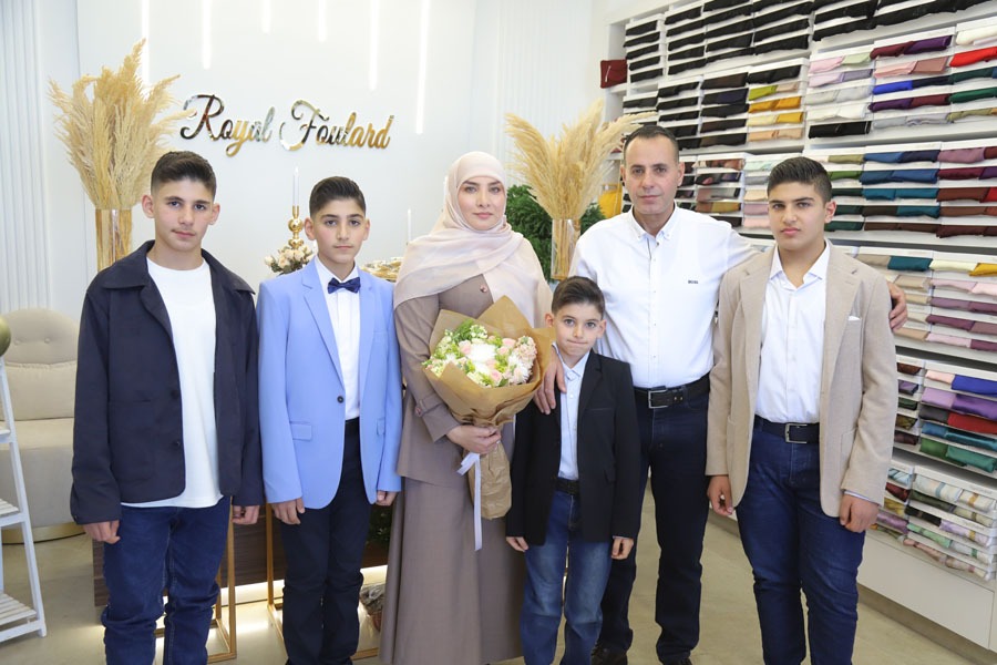 بعد اكثر من 25 سنة خبرة بالاشارب والمنديل بسوق الجملة.. رويال فولارد صار بالحوش