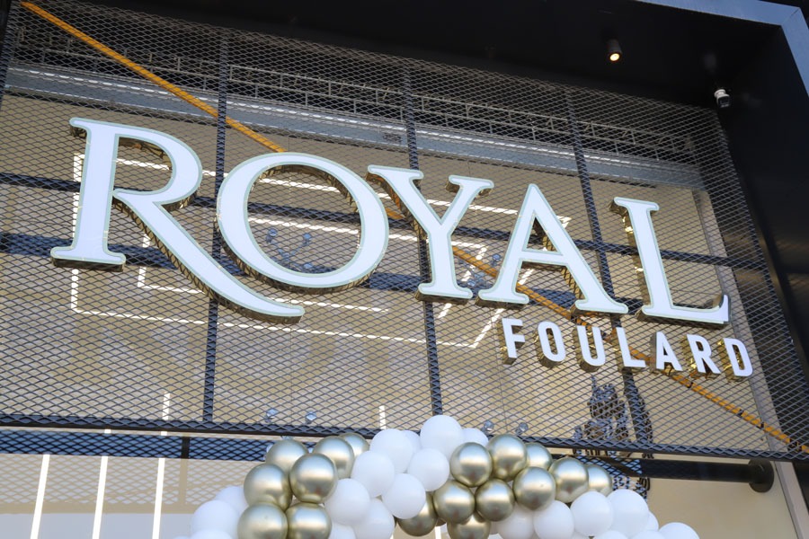 بعد اكثر من 25 سنة خبرة بالاشارب والمنديل بسوق الجملة.. رويال فولارد صار بالحوش