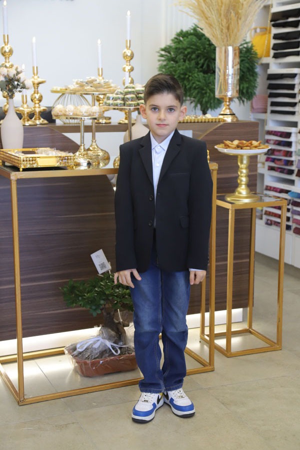 بعد اكثر من 25 سنة خبرة بالاشارب والمنديل بسوق الجملة.. رويال فولارد صار بالحوش