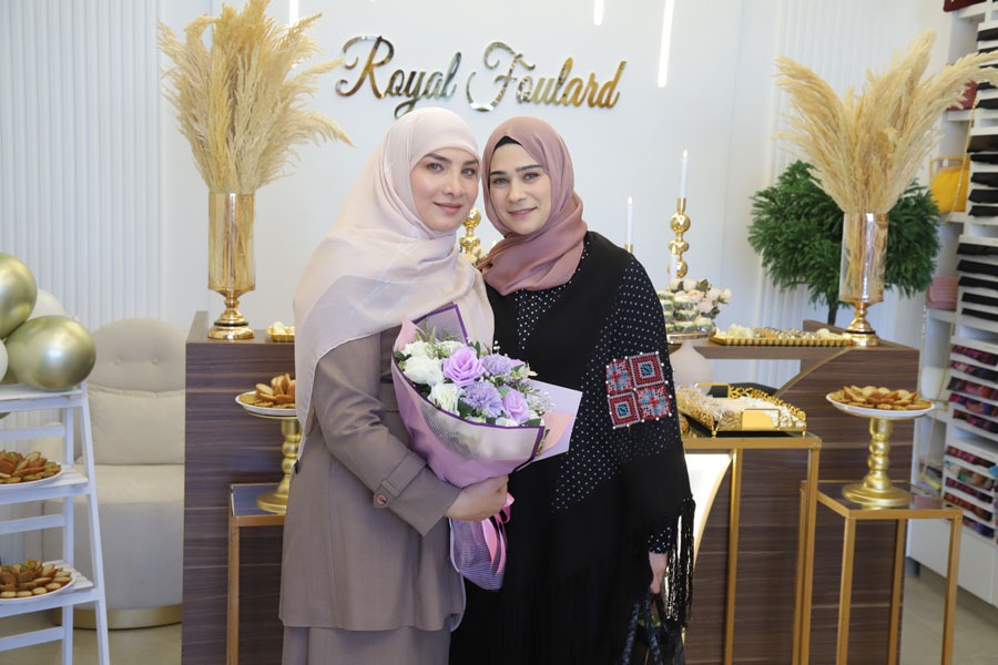 بعد اكثر من 25 سنة خبرة بالاشارب والمنديل بسوق الجملة.. رويال فولارد صار بالحوش