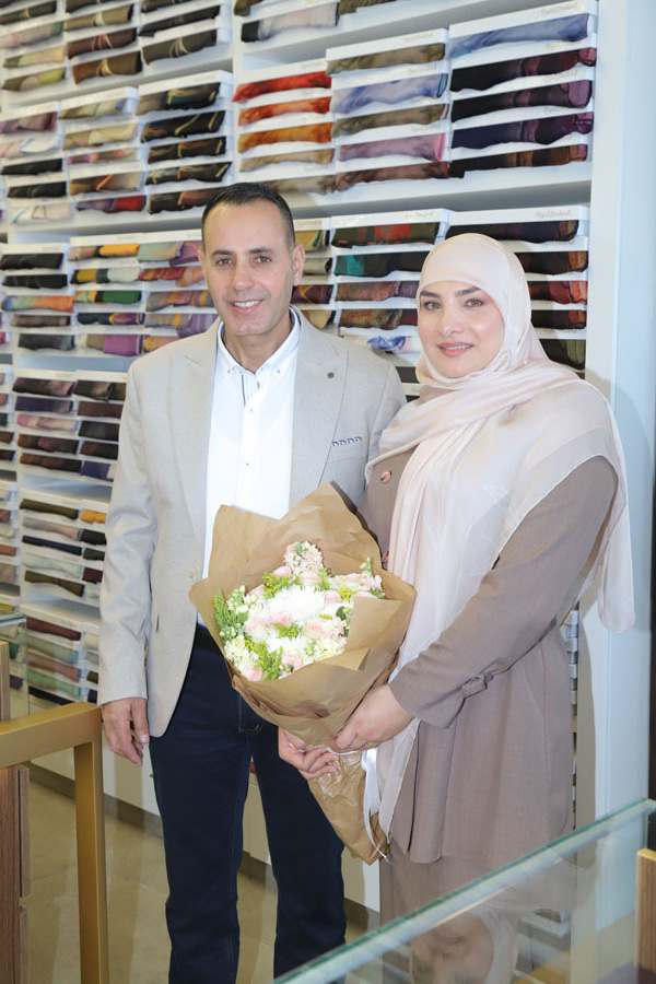 بعد اكثر من 25 سنة خبرة بالاشارب والمنديل بسوق الجملة.. رويال فولارد صار بالحوش