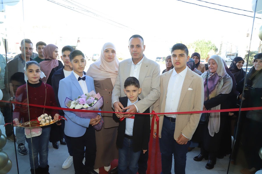 بعد اكثر من 25 سنة خبرة بالاشارب والمنديل بسوق الجملة.. رويال فولارد صار بالحوش