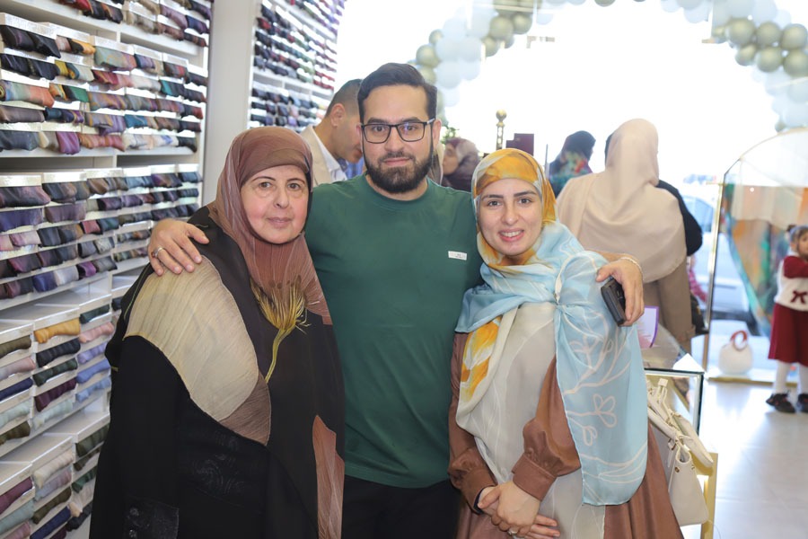 بعد اكثر من 25 سنة خبرة بالاشارب والمنديل بسوق الجملة.. رويال فولارد صار بالحوش