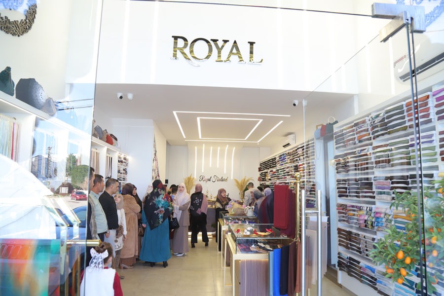 بعد اكثر من 25 سنة خبرة بالاشارب والمنديل بسوق الجملة.. رويال فولارد صار بالحوش