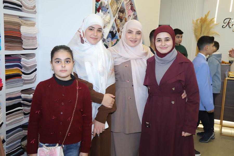 بعد اكثر من 25 سنة خبرة بالاشارب والمنديل بسوق الجملة.. رويال فولارد صار بالحوش